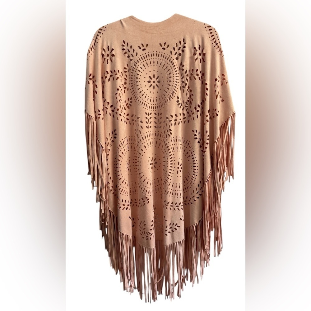 Bagatelle City Pink Faux Suede Lasercut Fringe Cape Shrug Size XL - Picture 10 of 10